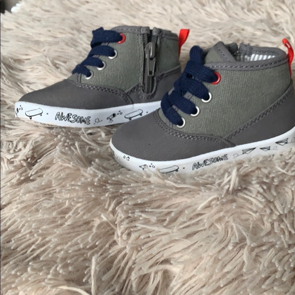 Carter’s toddler boy shoe.